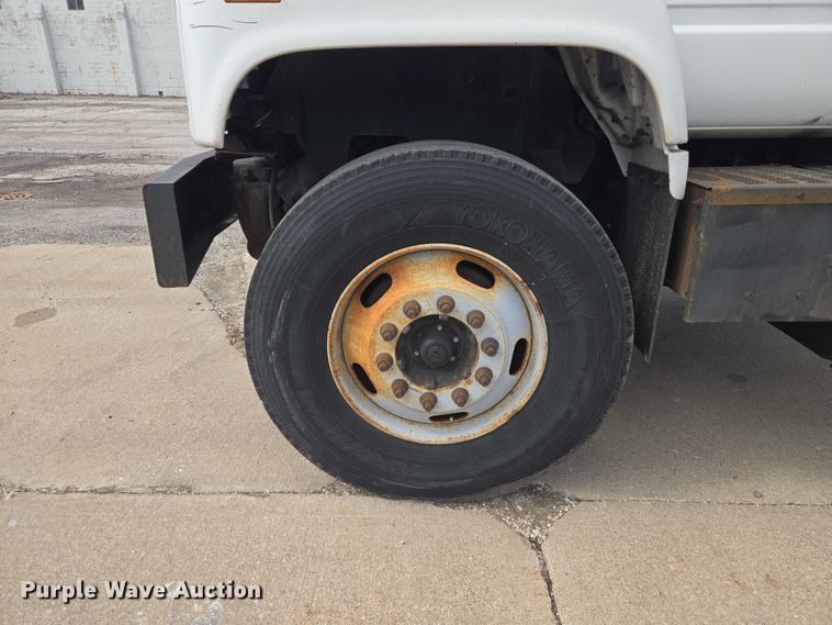 image for item ET5000 2000 GMC C8500 flatbed truck