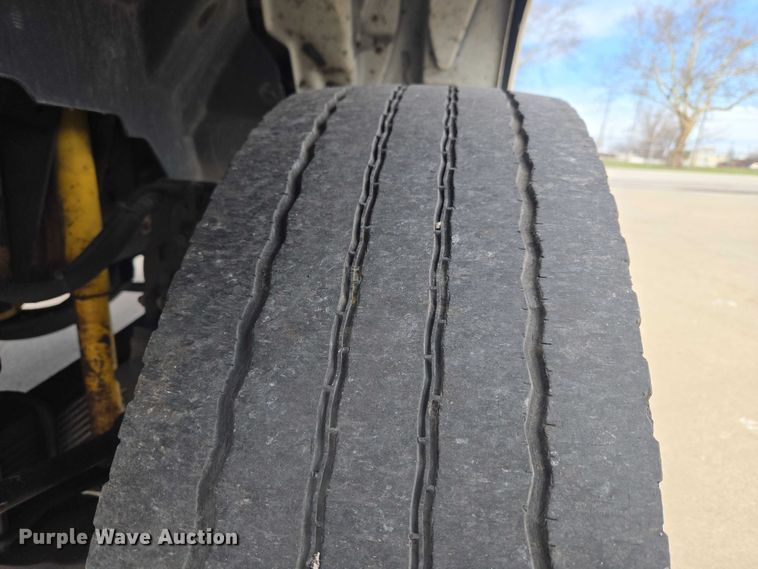 image for item ET5000 2000 GMC C8500 flatbed truck