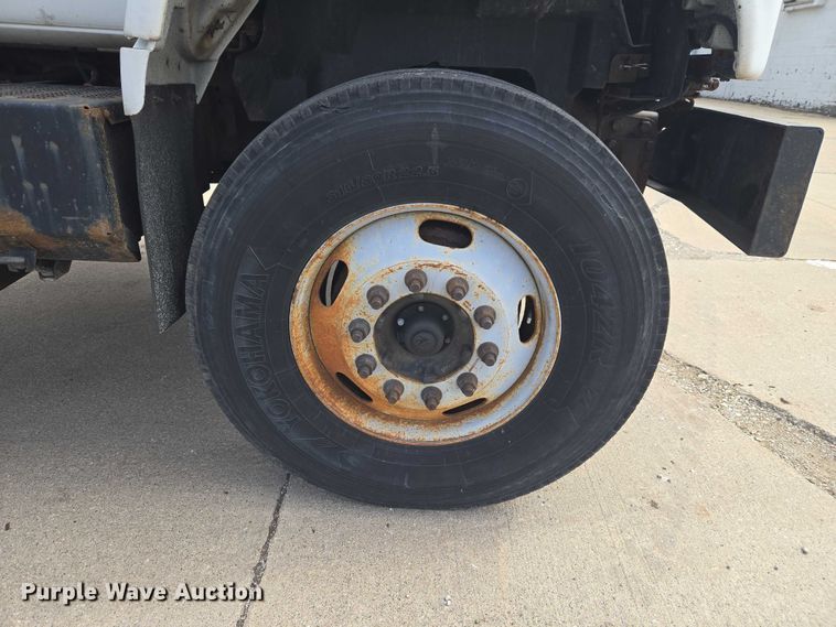 image for item ET5000 2000 GMC C8500 flatbed truck