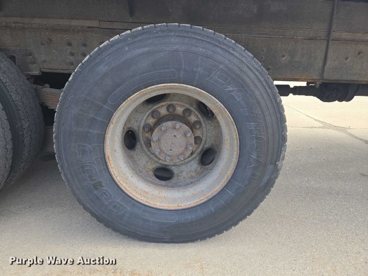 image for item ET5000 2000 GMC C8500 flatbed truck