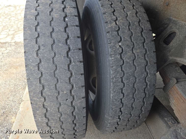 image for item ET5000 2000 GMC C8500 flatbed truck