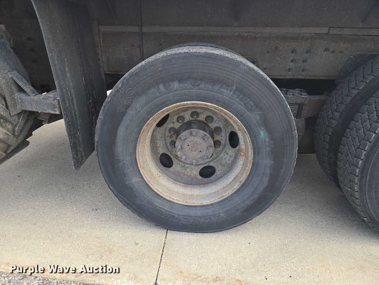 image for item ET5000 2000 GMC C8500 flatbed truck