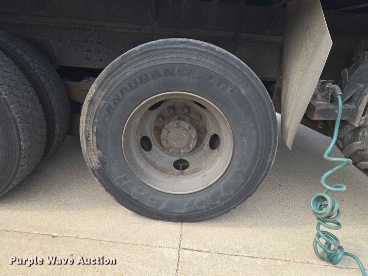 image for item ET5000 2000 GMC C8500 flatbed truck