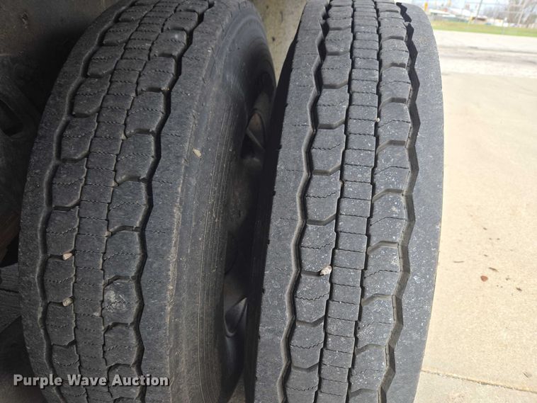 image for item ET5000 2000 GMC C8500 flatbed truck