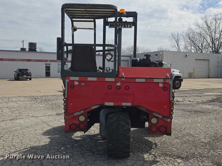 image for item ET5000 2000 GMC C8500 flatbed truck