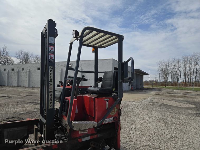 image for item ET5000 2000 GMC C8500 flatbed truck