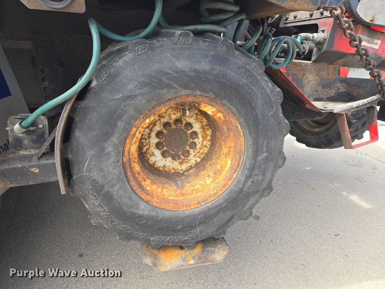 image for item ET5000 2000 GMC C8500 flatbed truck