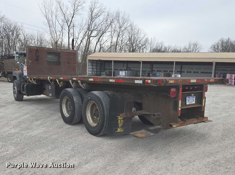 image for item ET5008 2000 GMC C8500 flatbed truck