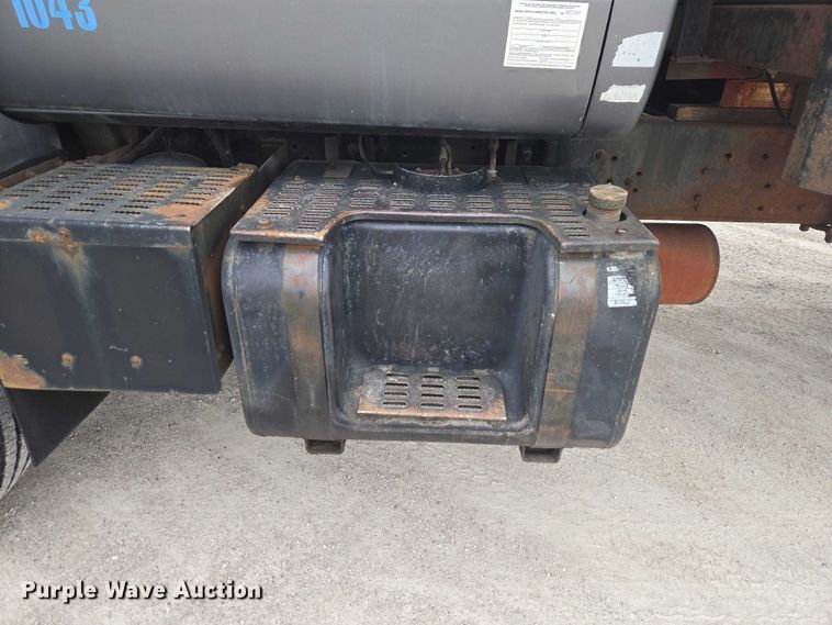 image for item ET5008 2000 GMC C8500 flatbed truck