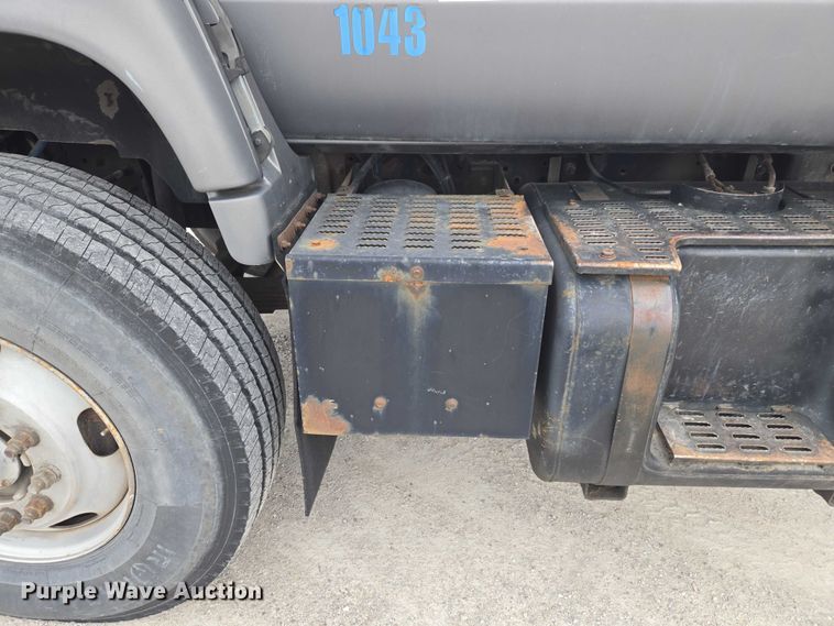 image for item ET5008 2000 GMC C8500 flatbed truck