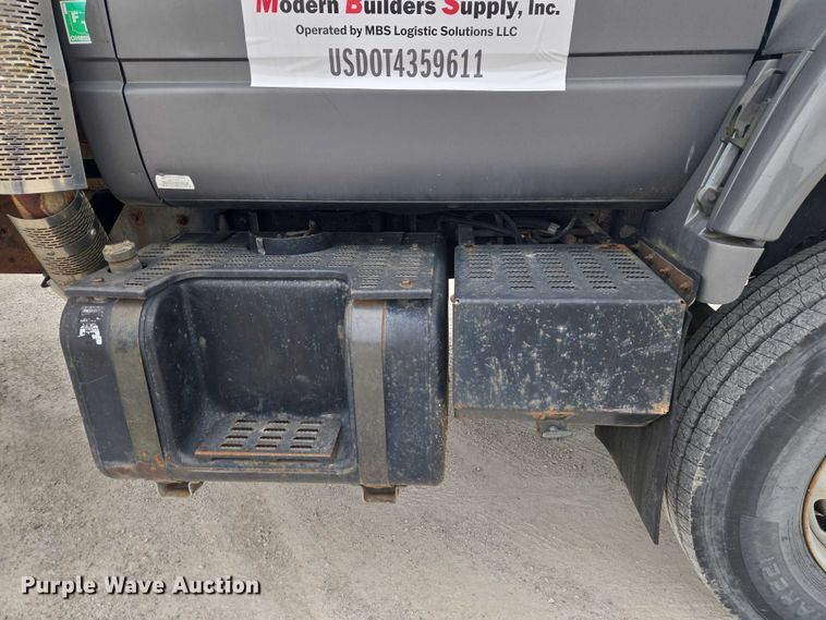 image for item ET5008 2000 GMC C8500 flatbed truck