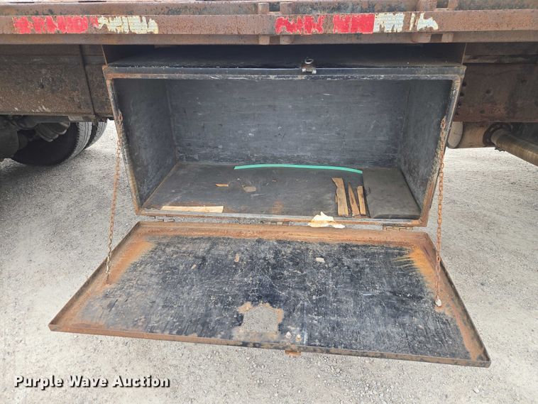 image for item ET5008 2000 GMC C8500 flatbed truck