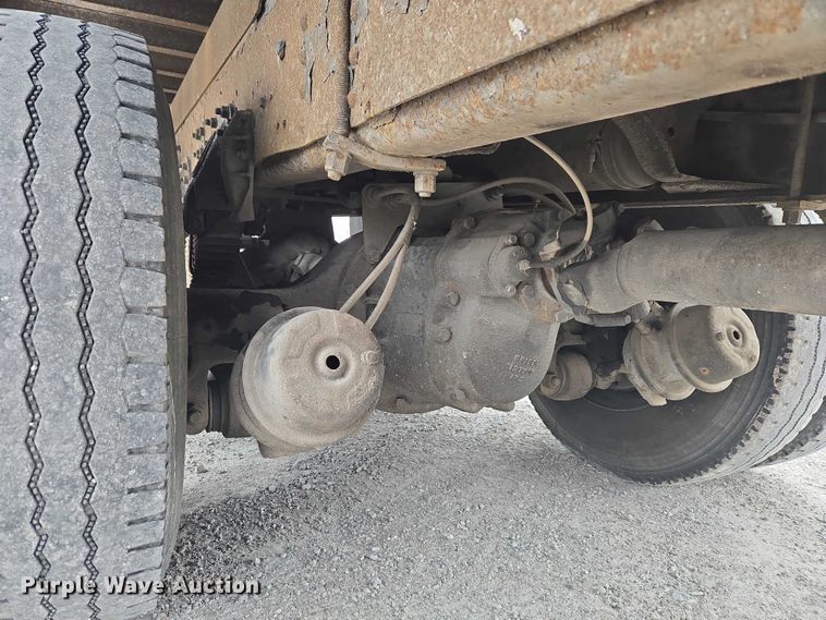 image for item ET5008 2000 GMC C8500 flatbed truck