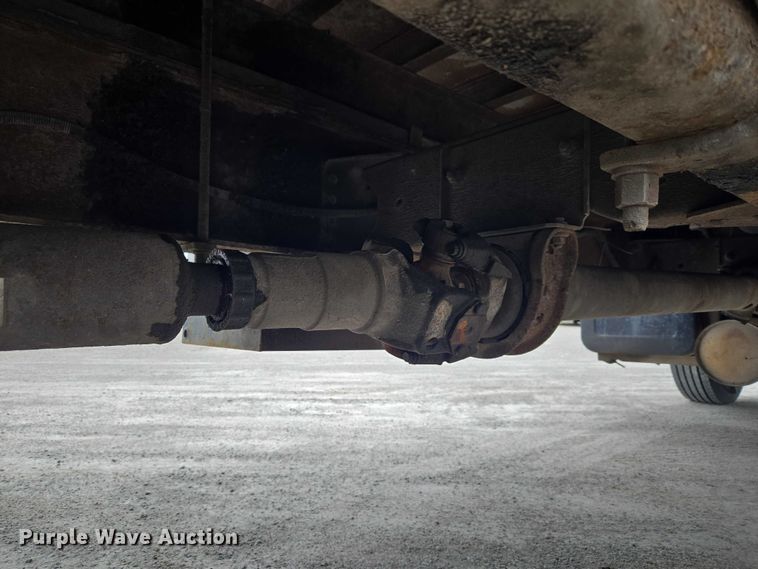 image for item ET5008 2000 GMC C8500 flatbed truck