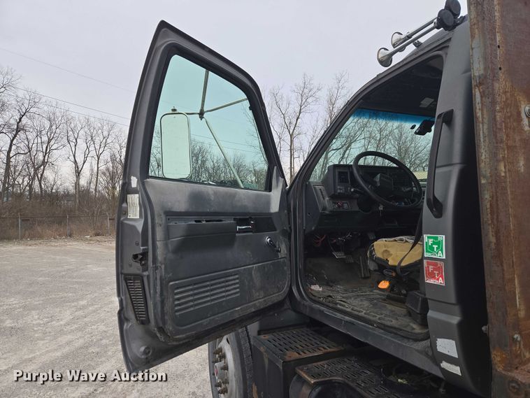 image for item ET5008 2000 GMC C8500 flatbed truck