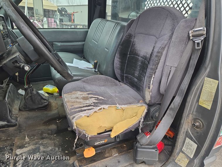 image for item ET5008 2000 GMC C8500 flatbed truck