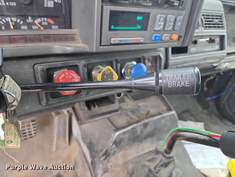 image for item ET5008 2000 GMC C8500 flatbed truck