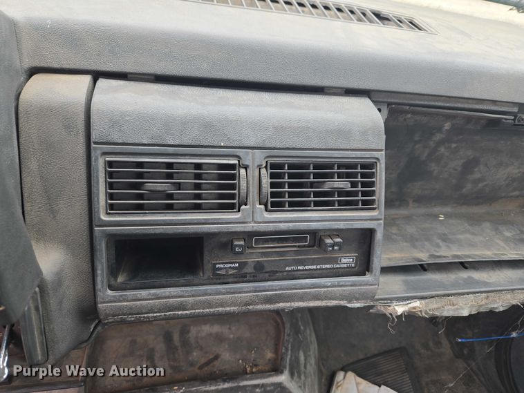 image for item ET5008 2000 GMC C8500 flatbed truck