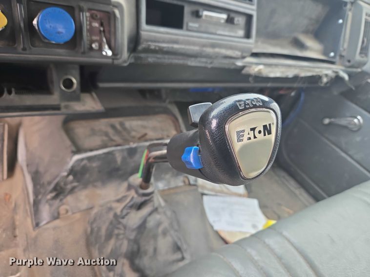 image for item ET5008 2000 GMC C8500 flatbed truck