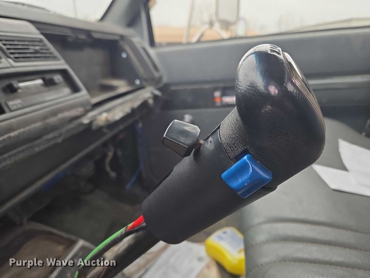 image for item ET5008 2000 GMC C8500 flatbed truck