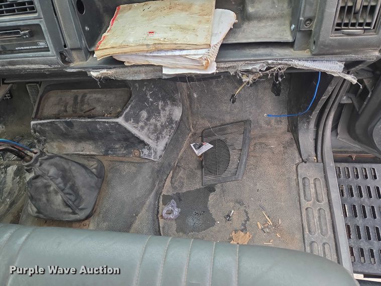 image for item ET5008 2000 GMC C8500 flatbed truck