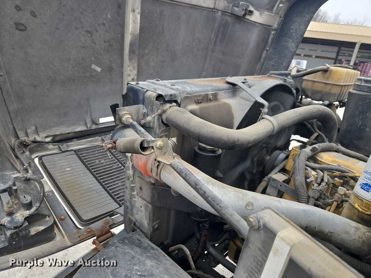 image for item ET5008 2000 GMC C8500 flatbed truck