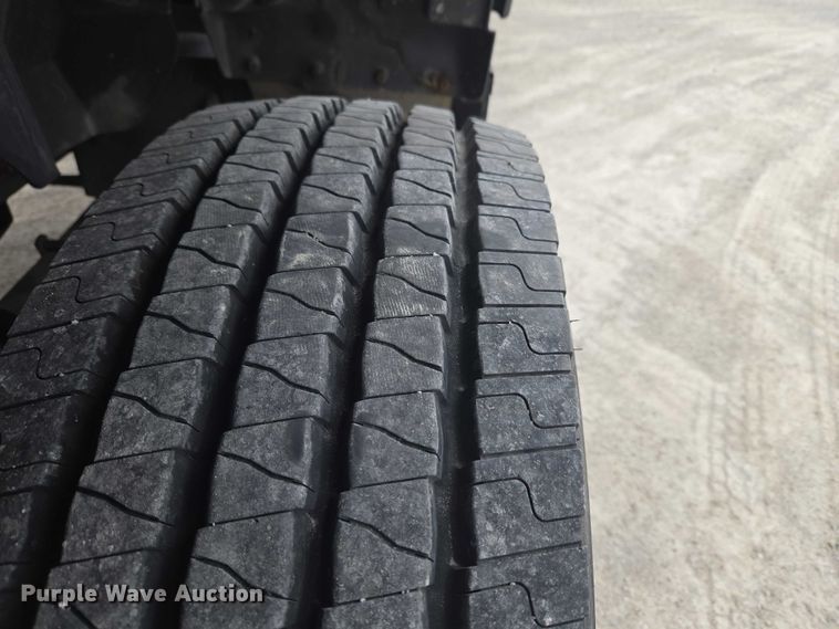 image for item ET5008 2000 GMC C8500 flatbed truck