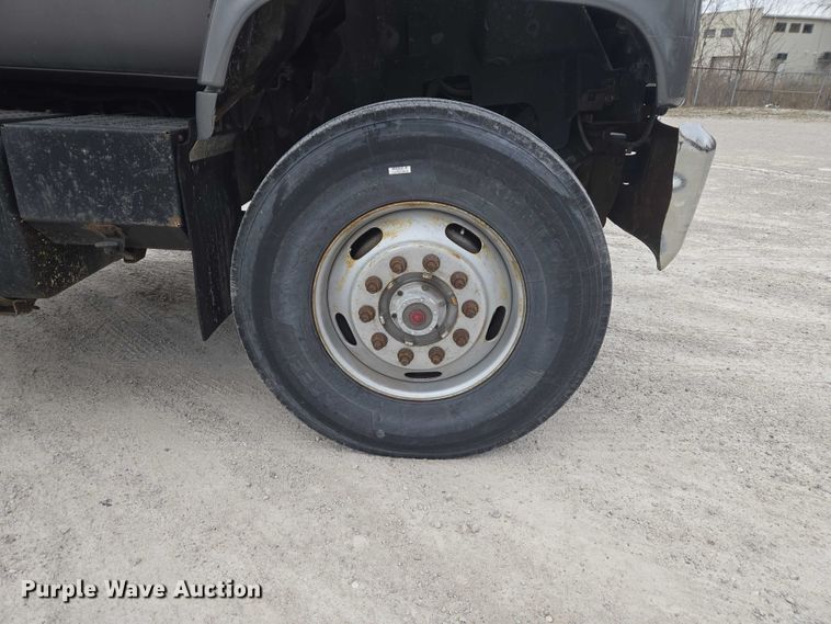 image for item ET5008 2000 GMC C8500 flatbed truck