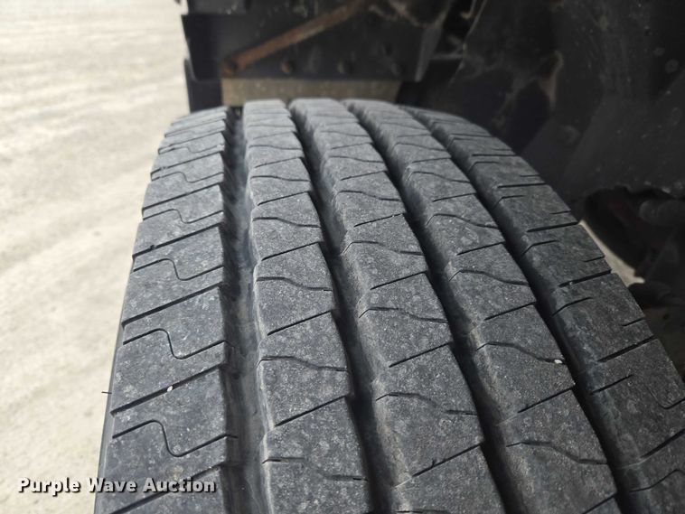 image for item ET5008 2000 GMC C8500 flatbed truck