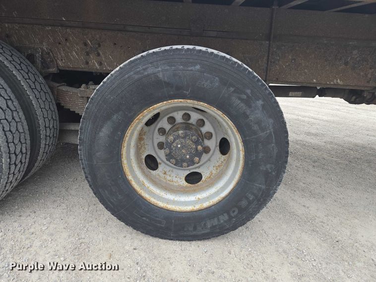 image for item ET5008 2000 GMC C8500 flatbed truck