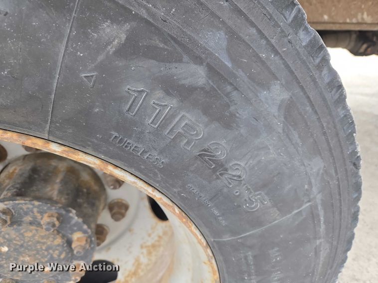 image for item ET5008 2000 GMC C8500 flatbed truck