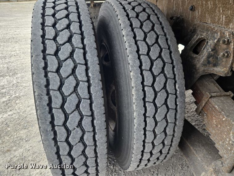 image for item ET5008 2000 GMC C8500 flatbed truck