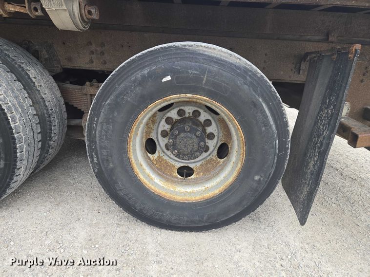 image for item ET5008 2000 GMC C8500 flatbed truck