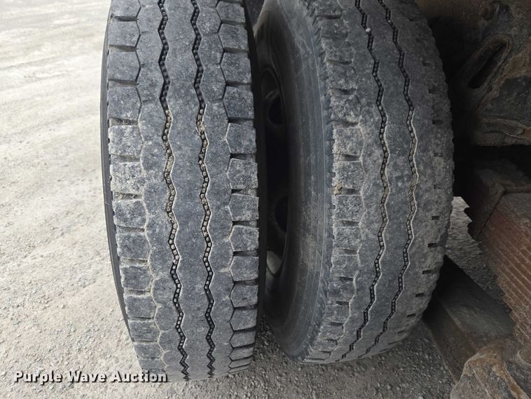 image for item ET5008 2000 GMC C8500 flatbed truck