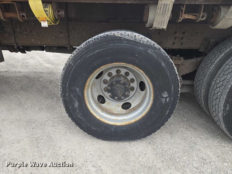 image for item ET5008 2000 GMC C8500 flatbed truck