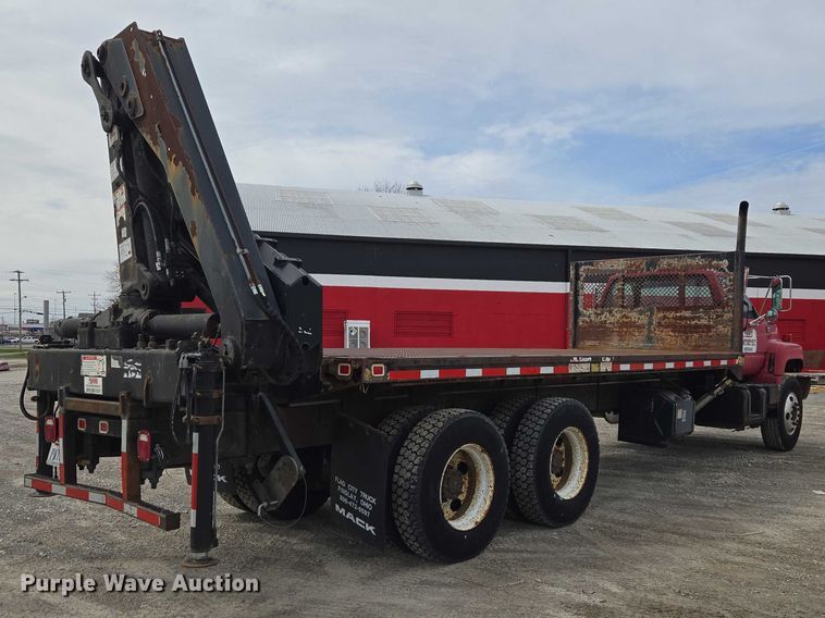 image for item ET5012 2000 GMC C8500 crane truck