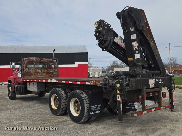 image for item ET5012 2000 GMC C8500 crane truck