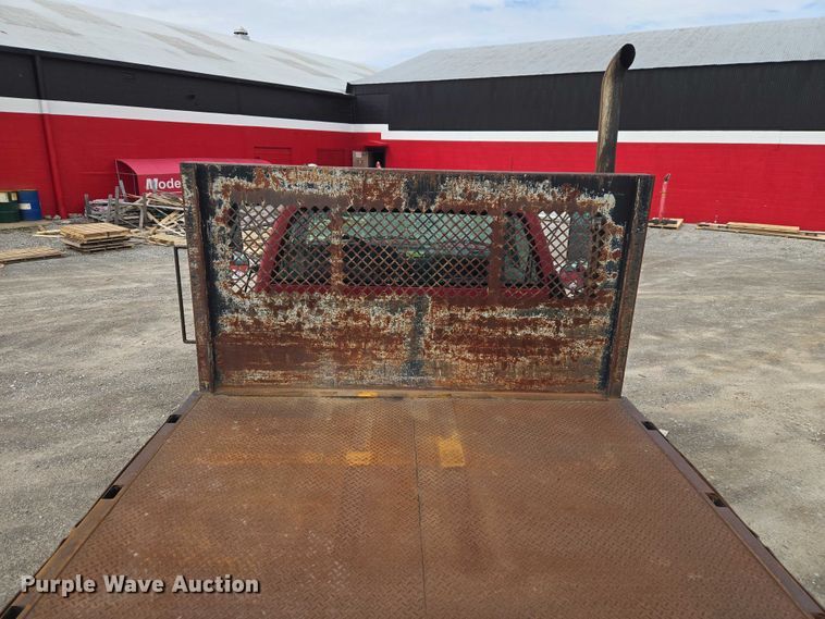 image for item ET5012 2000 GMC C8500 crane truck