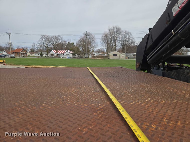 image for item ET5012 2000 GMC C8500 crane truck