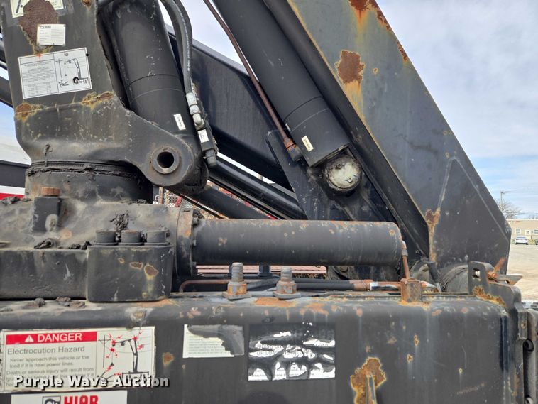 image for item ET5012 2000 GMC C8500 crane truck