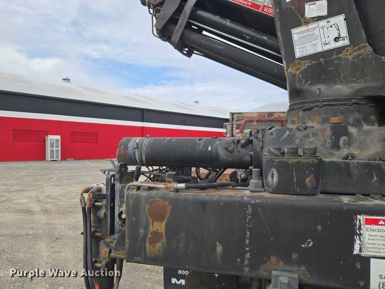 image for item ET5012 2000 GMC C8500 crane truck