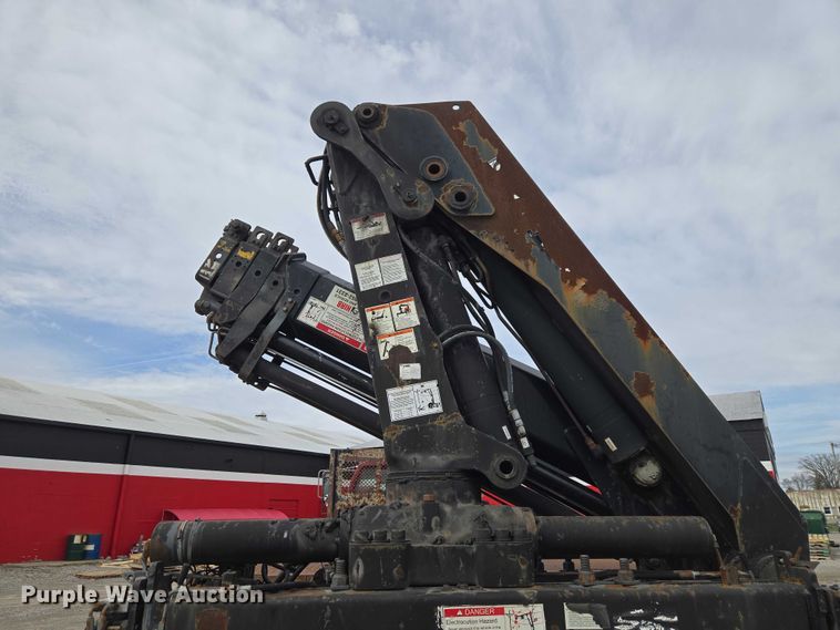 image for item ET5012 2000 GMC C8500 crane truck