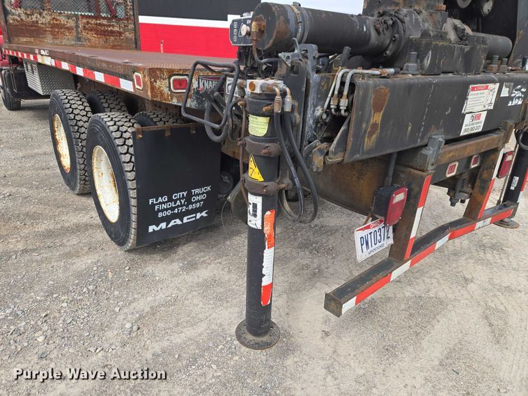 image for item ET5012 2000 GMC C8500 crane truck