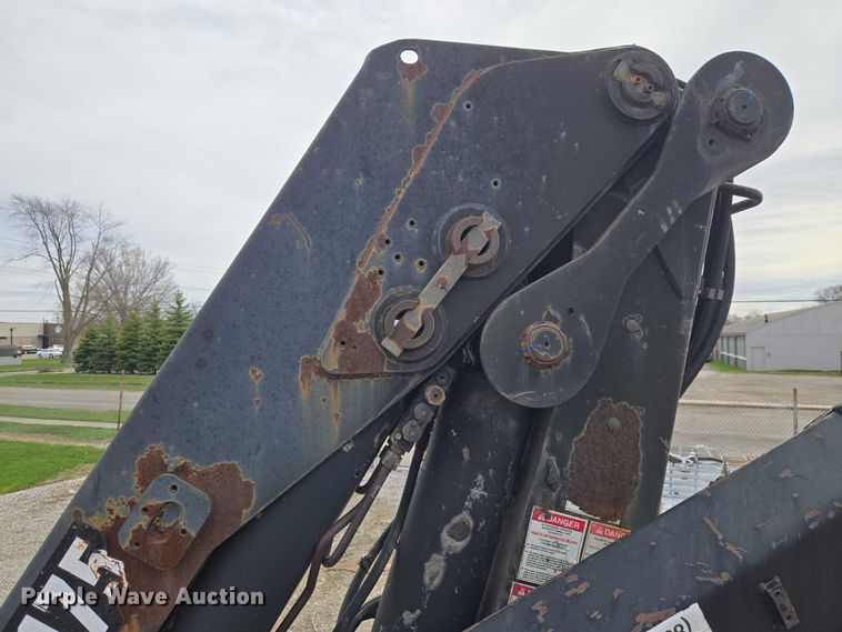 image for item ET5012 2000 GMC C8500 crane truck