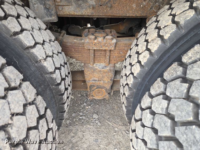 image for item ET5012 2000 GMC C8500 crane truck