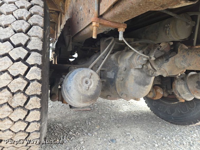 image for item ET5012 2000 GMC C8500 crane truck