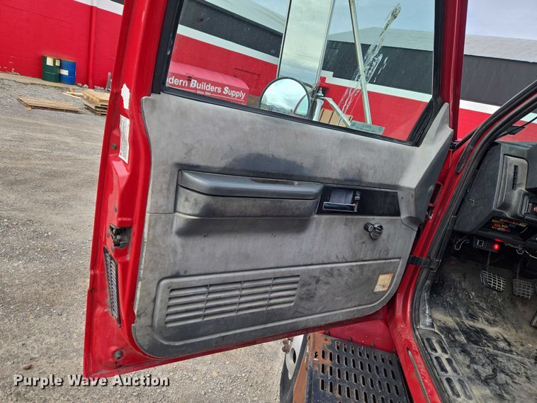 image for item ET5012 2000 GMC C8500 crane truck