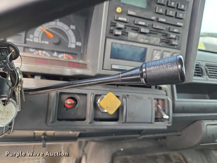 image for item ET5012 2000 GMC C8500 crane truck