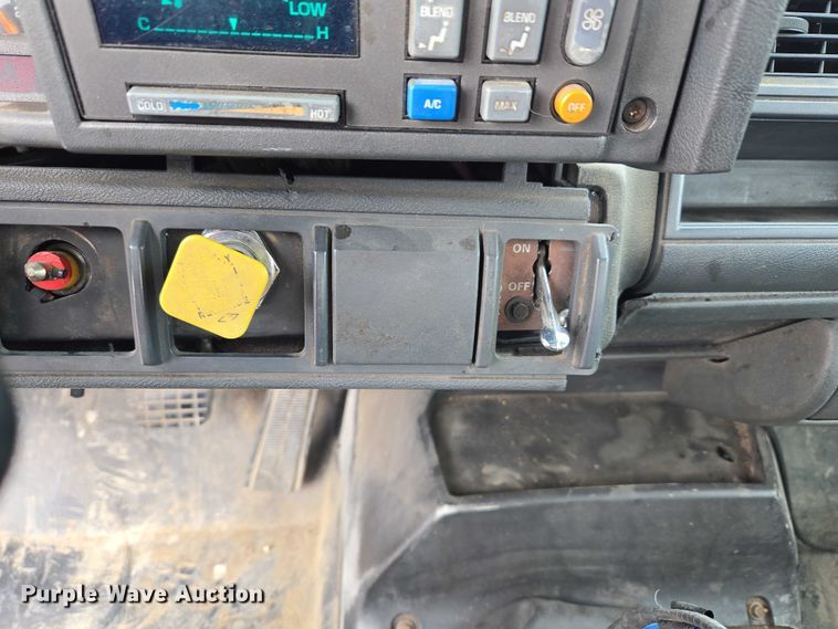 image for item ET5012 2000 GMC C8500 crane truck