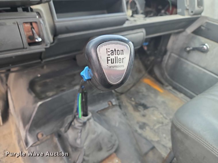 image for item ET5012 2000 GMC C8500 crane truck